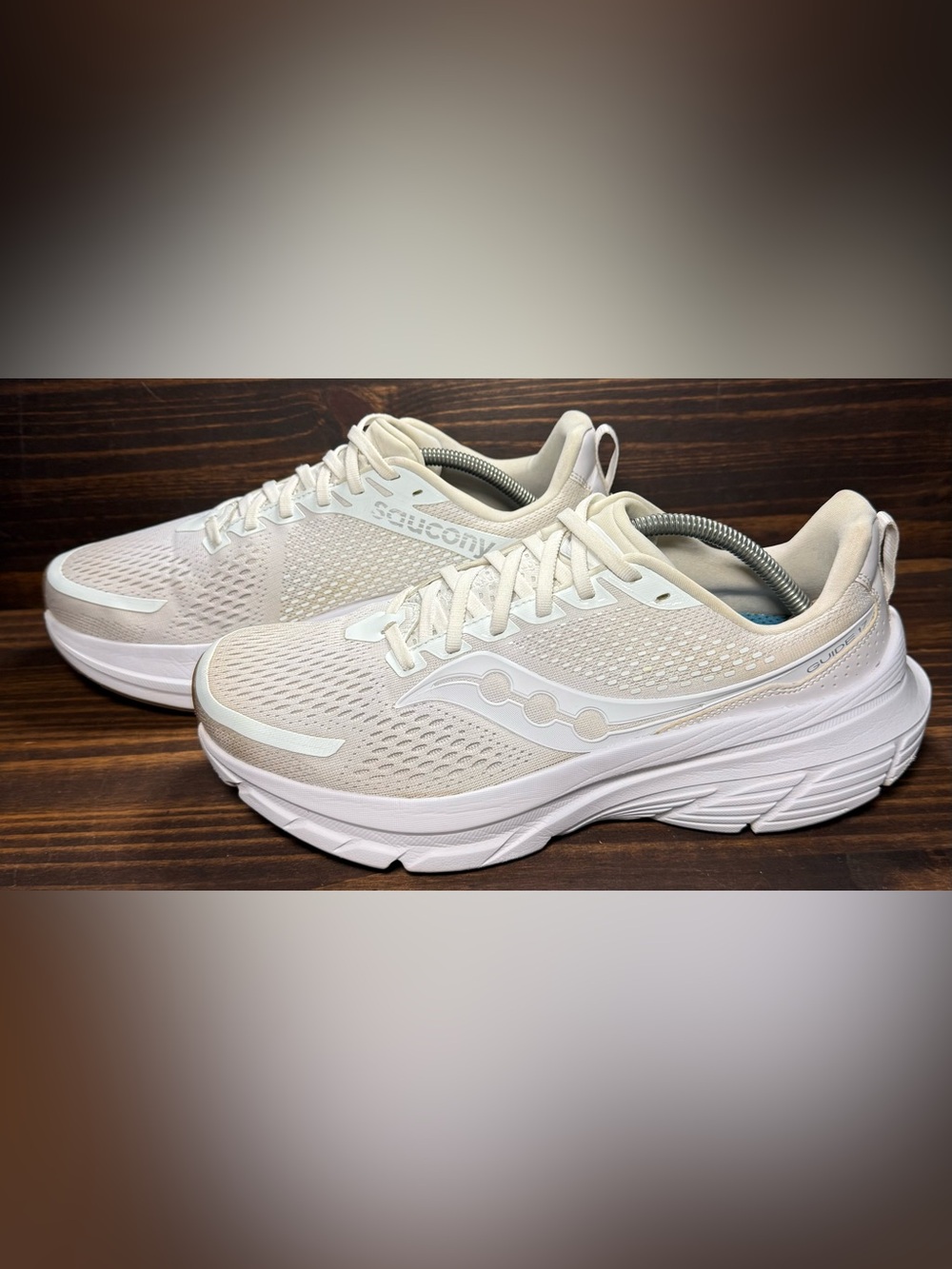 Saucony Guide 17 Men’s Size 10.5 Shoes White Gum Athletic Sneakers